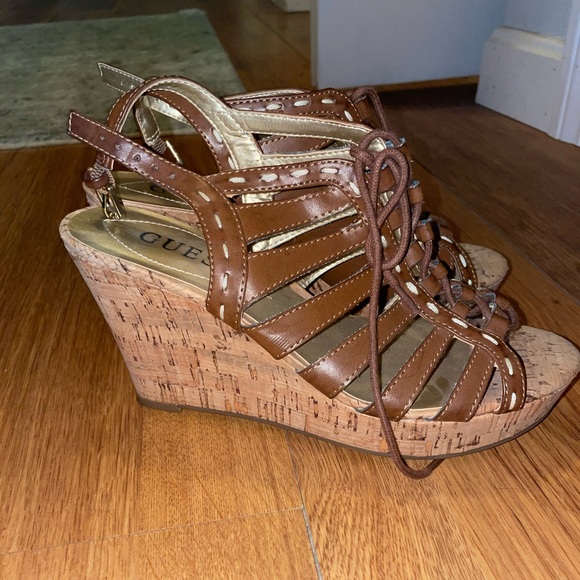 NEVER WORN GUESS WEDGES🖤 - Picture 1 of 7